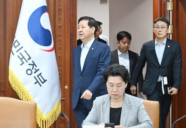 구윤철 부총리, 비상경제본부 회의 겸 경제, 산업경쟁력강화 관계장관회의 주재