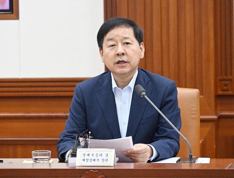구윤철 부총리, 비상경제본부 회의 겸 경제, 산업경쟁력강화 관계장관회의 주재