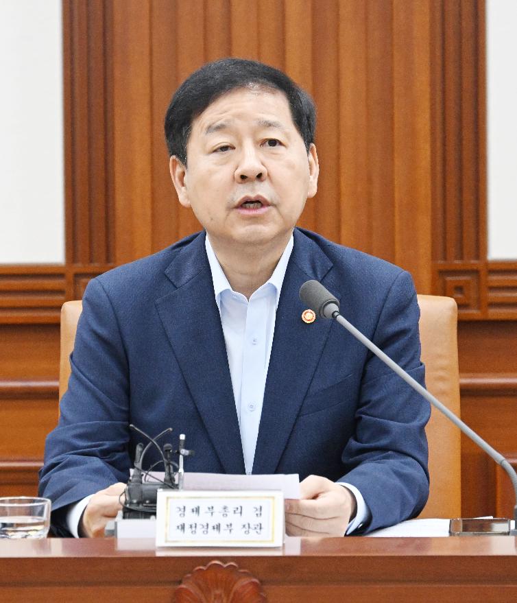 구윤철 부총리, 비상경제본부 회의 겸 경제, 산업경쟁력강화 관계장관회의 주재