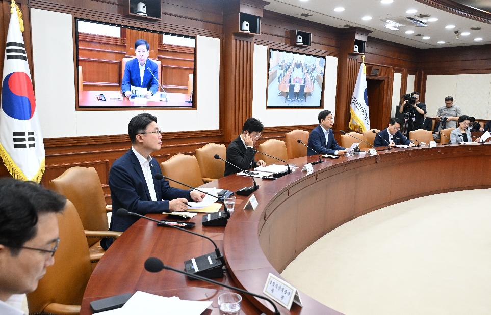 구윤철 부총리, 비상경제본부 회의 겸 경제, 산업경쟁력강화 관계장관회의 주재