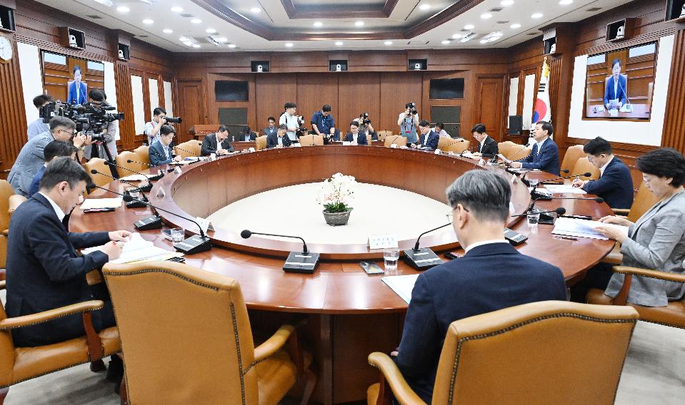 구윤철 부총리, 비상경제본부 회의 겸 경제, 산업경쟁력강화 관계장관회의 주재