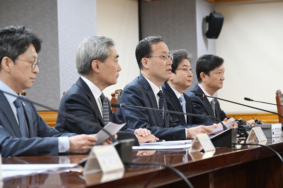 이형일 부총리, 시장상황점검회의 주재