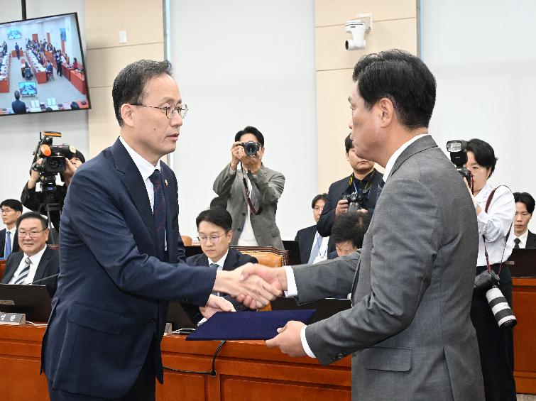 이형일 부총리, 2026년 재정경제부 국정감사