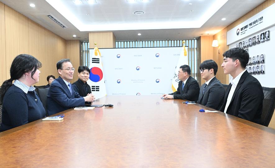 이형일 부총리, 민생플러스 생활비 경감 정책 아이디어 공모전 시상식