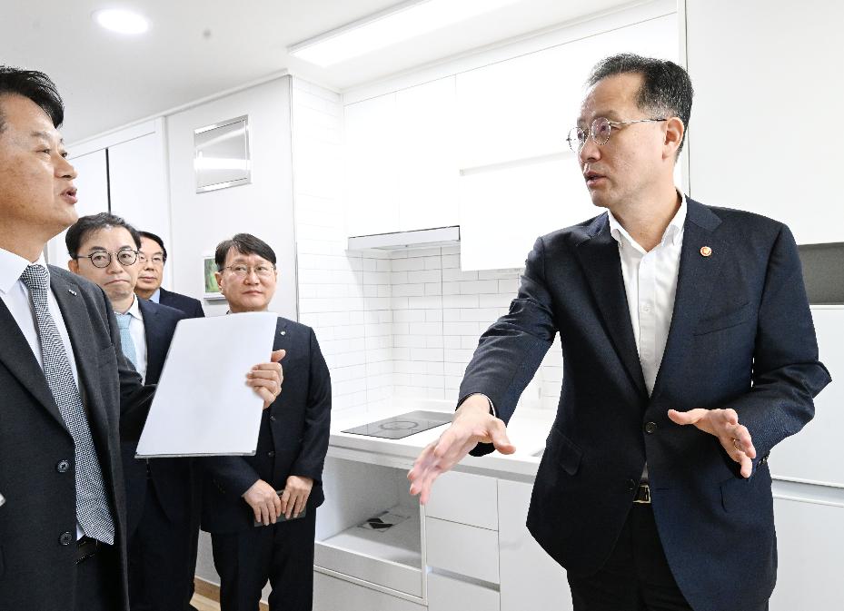이형일 부총리, 청년.고령층 주거안정 지원 강화 현장방문